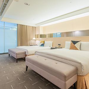 Deluxe Family Suite